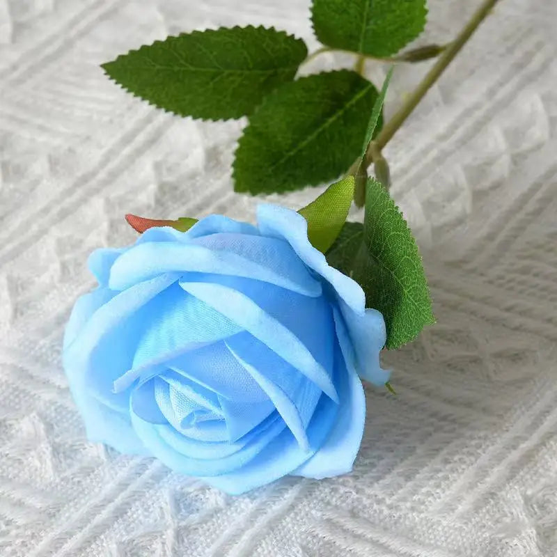 Künstlicher Roter Rosenzweig – Realistische Dekorative Rosen