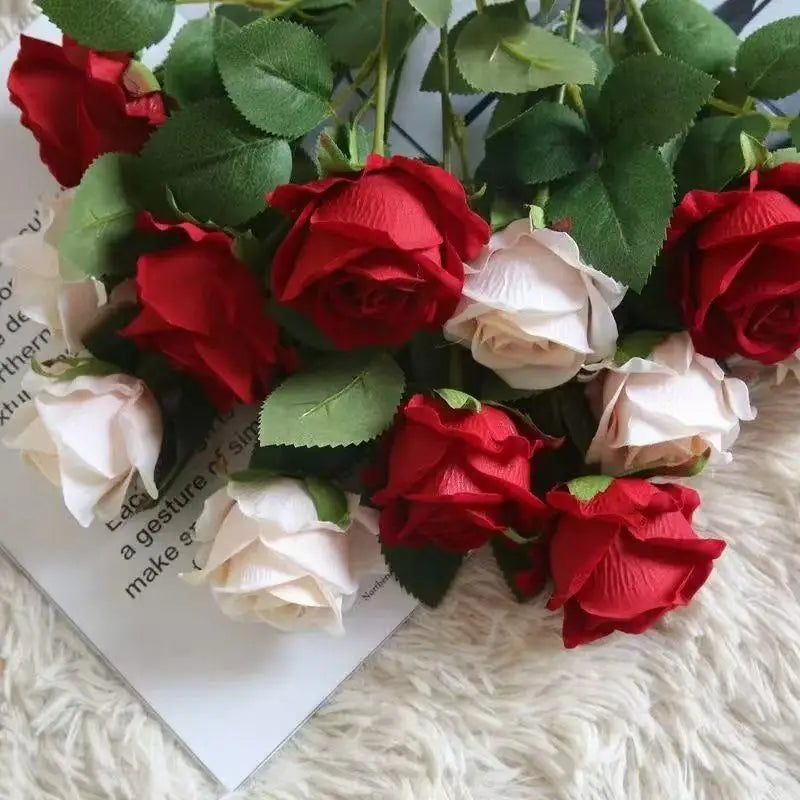 Künstlicher Roter Rosenzweig – Realistische Dekorative Rosen